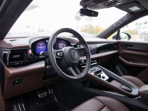 Certified 2025 Porsche Macan Turbo Electric image 4