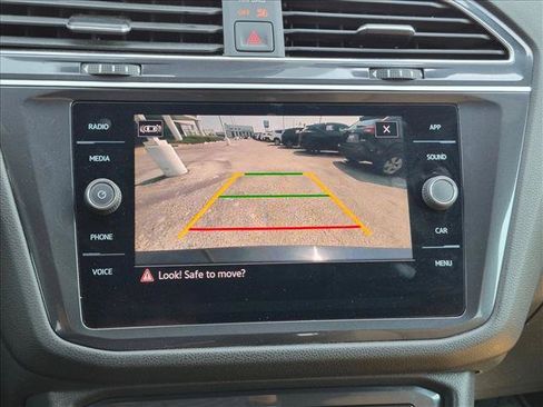 Used 2024 Volkswagen Tiguan SE w/ MDO Package, Three-Row FWD image 13