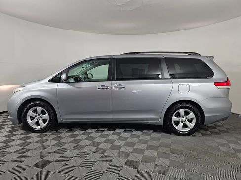 Used 2011 Toyota Sienna LE image 4