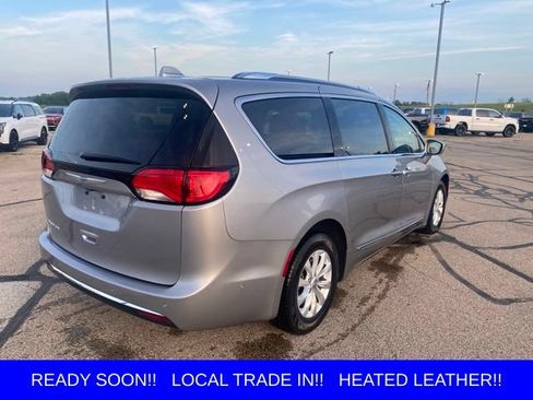 Used 2019 Chrysler Pacifica Touring-L w/ Advanced Safetytec Group FWD image 3