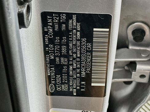 Used 2025 Hyundai Venue SEL FWD image 12