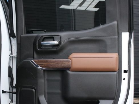 Used 2021 Chevrolet Silverado 1500 High Country w/ Technology Package AWD/4WD image 25