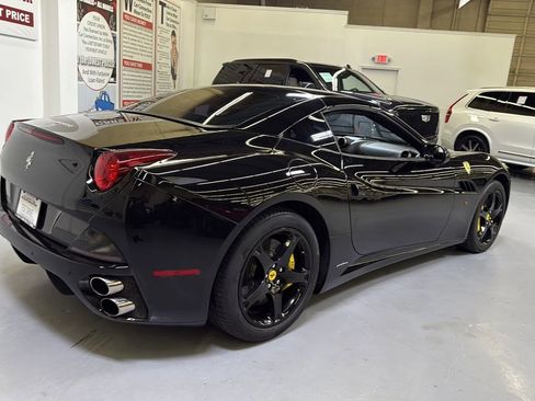 Used 2010 Ferrari California image 8