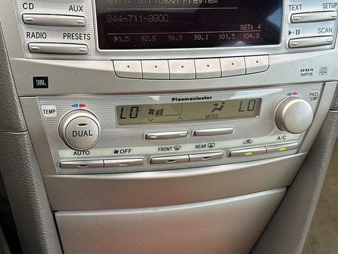 Used 2011 Toyota Camry XLE FWD image 20