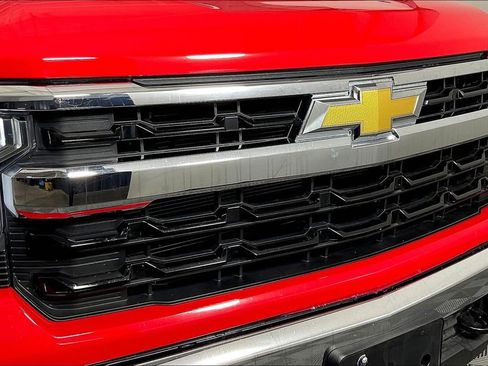 Used 2024 Chevrolet Silverado 1500 LT image 39