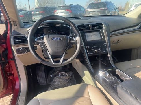 Used 2019 Ford Fusion SEL image 18