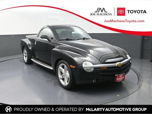 Used 2004 Chevrolet SSR w/ Preferred Equipment Group RWD image 1