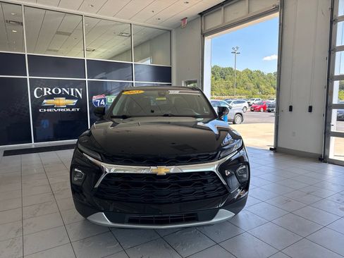 Used 2025 Chevrolet Blazer LT FWD image 2