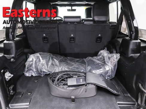 Used 2022 Jeep Wrangler Unlimited Sahara AWD/4WD image 9
