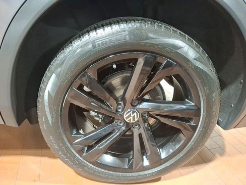 Used 2023 Volkswagen Tiguan SE R-Line image 7