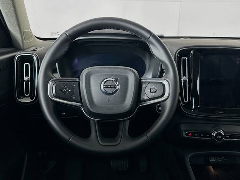 Used 2025 Volvo XC40 B5 Core AWD/4WD image 18