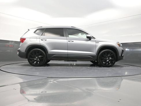 Used 2024 Volkswagen Taos SE w/ Panoramic Sunroof Package AWD/4WD image 31