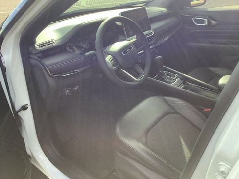 Used 2024 Jeep Compass Latitude w/ Convenience Group image 7