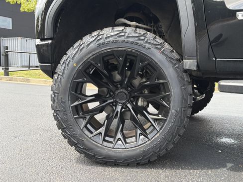 Used 2023 GMC Sierra 1500 Elevation w/ Preferred Package AWD/4WD image 14