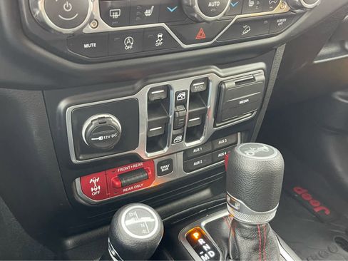 Used 2019 Jeep Wrangler Unlimited Rubicon w/ Cold Weather Group image 16