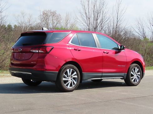 Used 2023 Chevrolet Equinox LT image 3