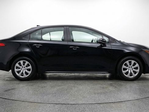 Used 2025 Toyota Corolla LE FWD image 11