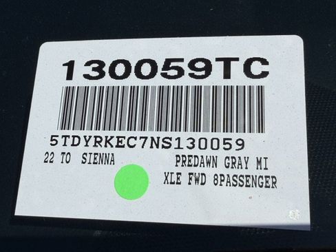 Certified 2022 Toyota Sienna XLE FWD image 30