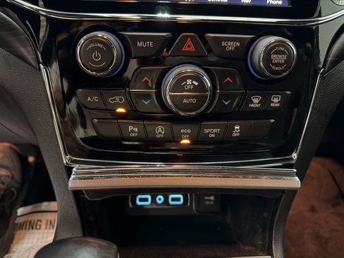 Used 2019 Jeep Grand Cherokee Laredo RWD image 26
