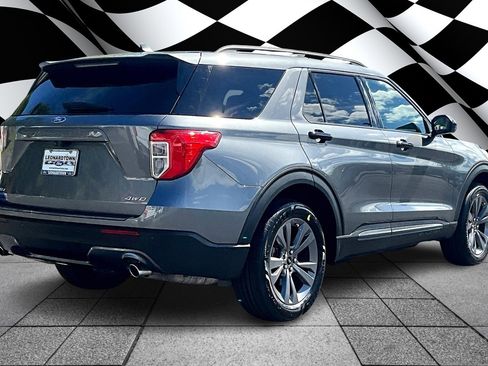 Used 2022 Ford Explorer XLT w/ Equipment Group 202A image 2