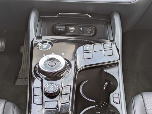 Certified 2025 Kia Sportage EX AWD/4WD image 20