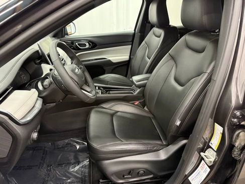 Used 2024 Jeep Compass Limited image 5