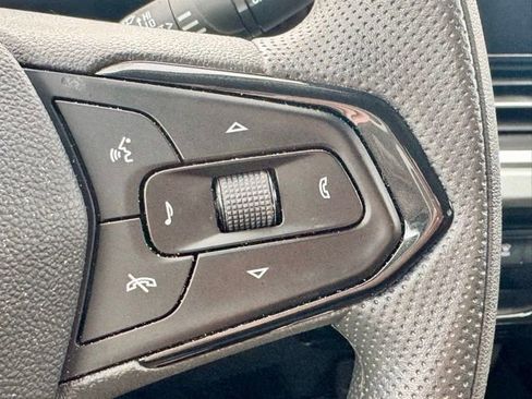Used 2025 Chevrolet Trax LT FWD image 20