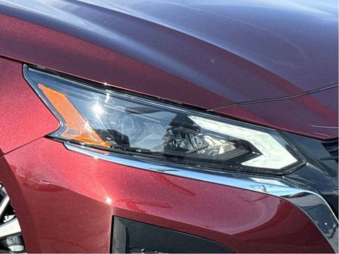 Used 2025 Nissan Altima 2.5 SV image 5