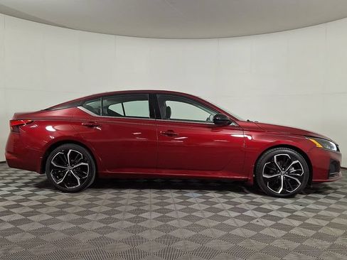 Used 2023 Nissan Altima 2.5 SR FWD image 10
