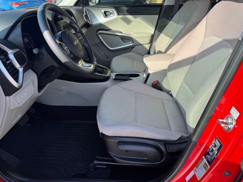 Certified 2025 Kia Soul LX w/ LX Technology Package image 14