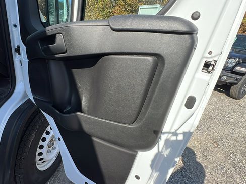 Used 2025 RAM ProMaster 2500 w/ Storage Group image 18