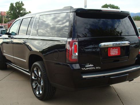 Used 2019 GMC Yukon XL Denali w/ Denali Ultimate Package image 6
