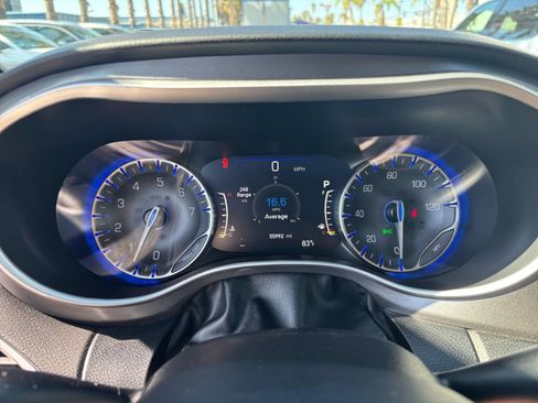 Used 2024 Chrysler Pacifica Touring-L FWD image 43