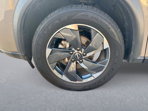 Used 2025 Nissan Rogue SV AWD/4WD image 11