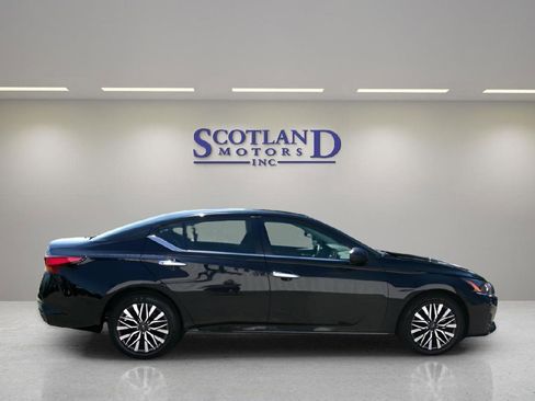 Used 2024 Nissan Altima 2.5 SV FWD image 5