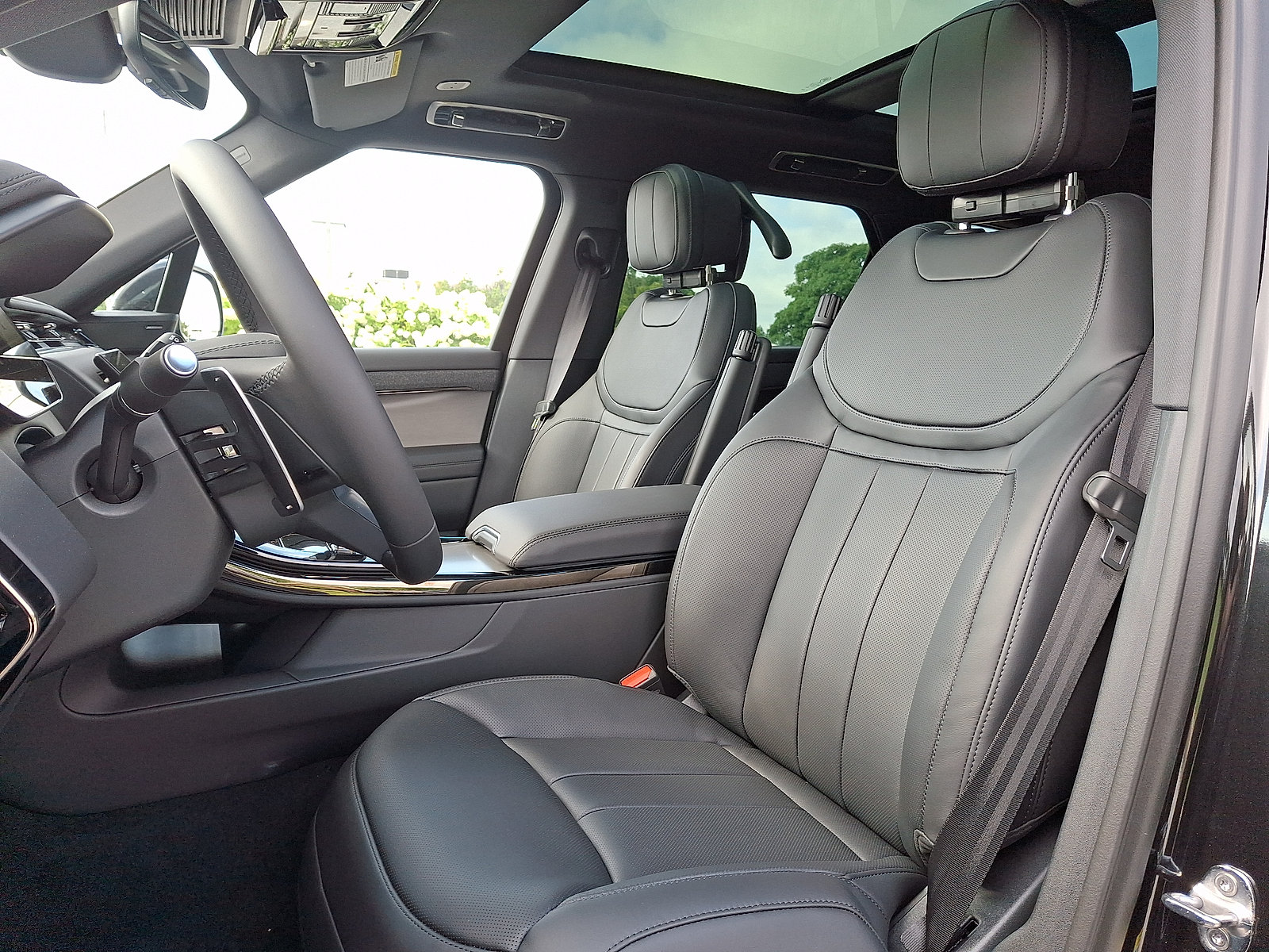 New 2026 Land Rover Range Rover Sport SE AWD/4WD image 9