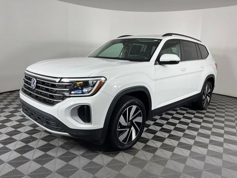 Used 2025 Volkswagen Atlas SE FWD image 6