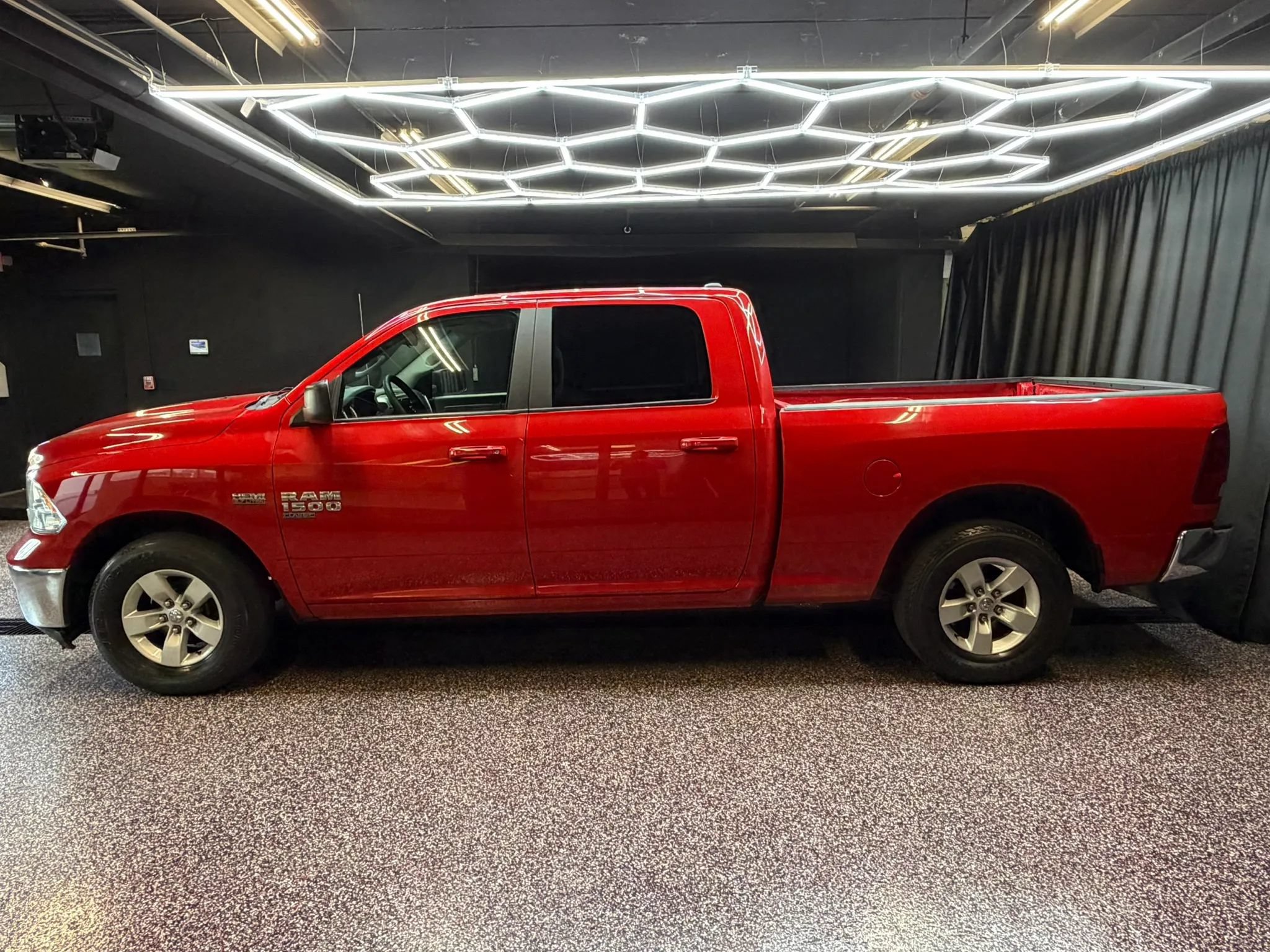 Used 2020 RAM 1500 Classic SLT RWD image 5