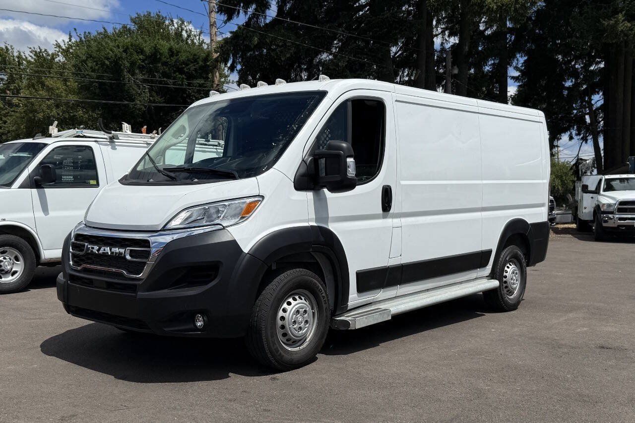 Used 2025 RAM ProMaster 2500 w/ U-Haul Equipment Group FWD image 11