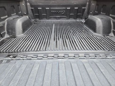 Used 2024 GMC Sierra 1500 SLE image 13