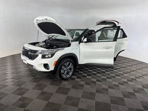 Certified 2026 Kia Seltos LX AWD/4WD image 12