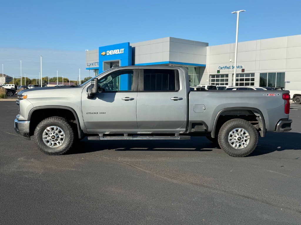 Used 2025 Chevrolet Silverado 2500 LT w/ Convenience Package AWD/4WD image 11