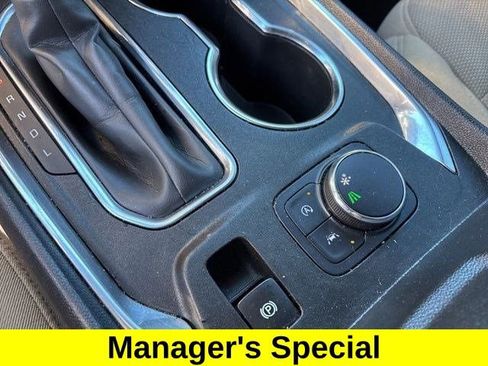 Used 2022 Chevrolet Traverse LS image 26