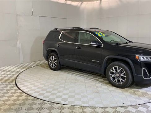 Used 2023 GMC Acadia SLT w/ LPO, Floor Liner Package image 2