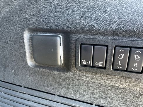 Used 2021 Chevrolet Tahoe Z71 w/ Z71 Off-Road Package image 60