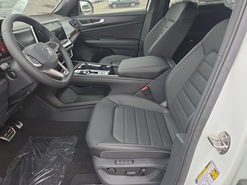 New 2026 Volkswagen Atlas Cross Sport SEL R-Line AWD/4WD image 4