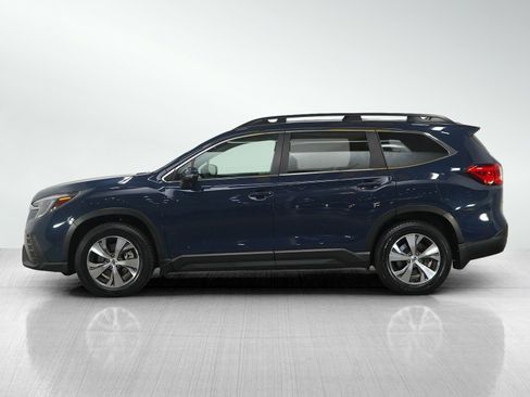 Used 2023 Subaru Ascent Premium image 2