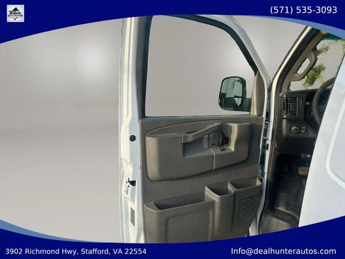Used 2017 Chevrolet Express 2500 RWD image 14
