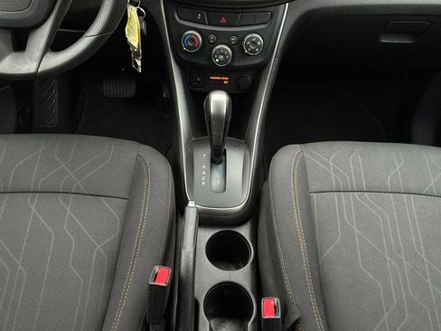 Used 2020 Chevrolet Trax LT AWD/4WD image 21