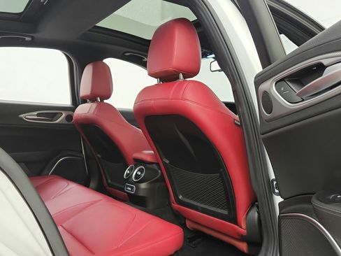 Used 2023 Alfa Romeo Giulia Veloce RWD image 31